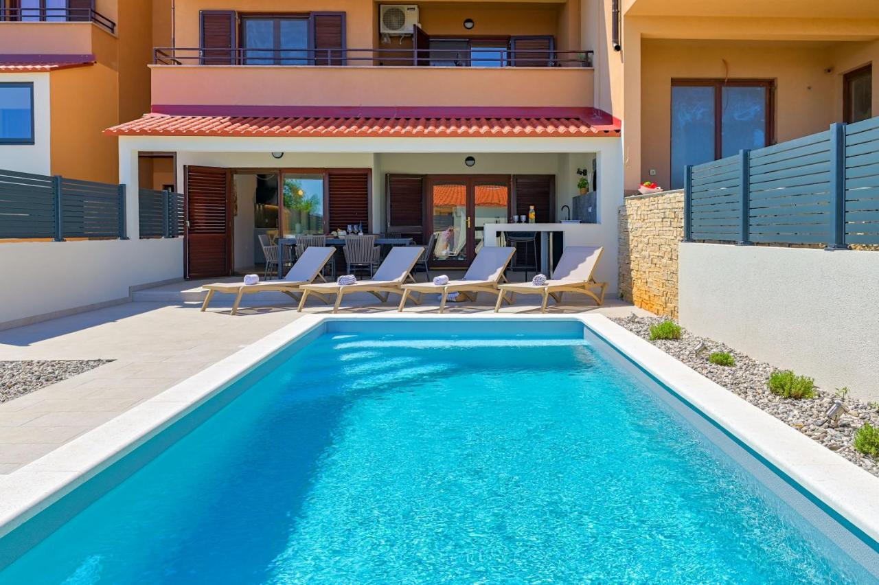 Apartment Zala With Private Pool Ližnjan Eksteriør billede